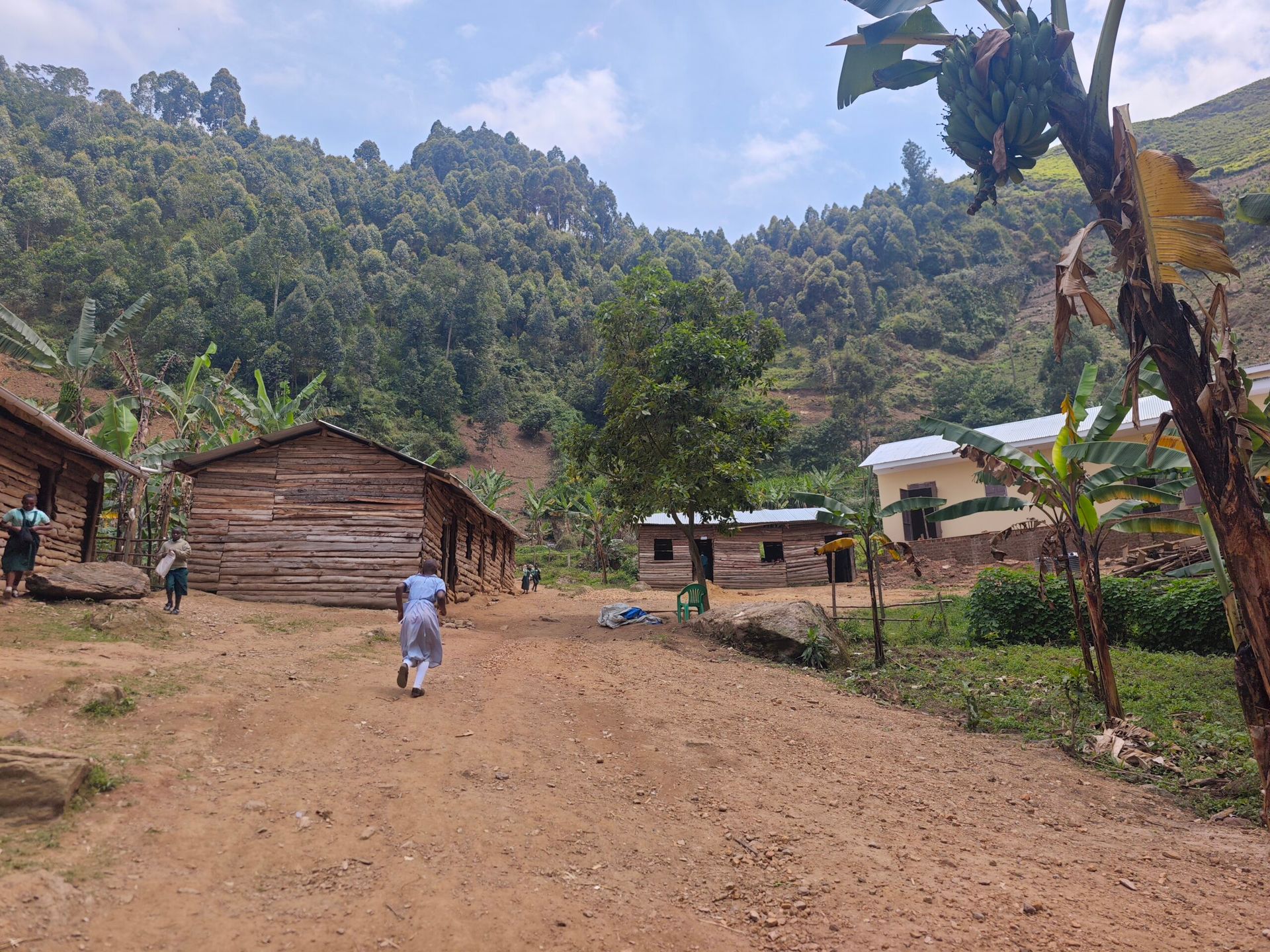 Übersicht der Schulgebäude in Bwindi
